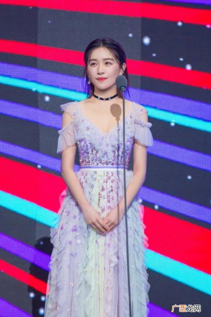 阚清子仙女，30岁阚清子用一款波波头发型搭配仙女裙