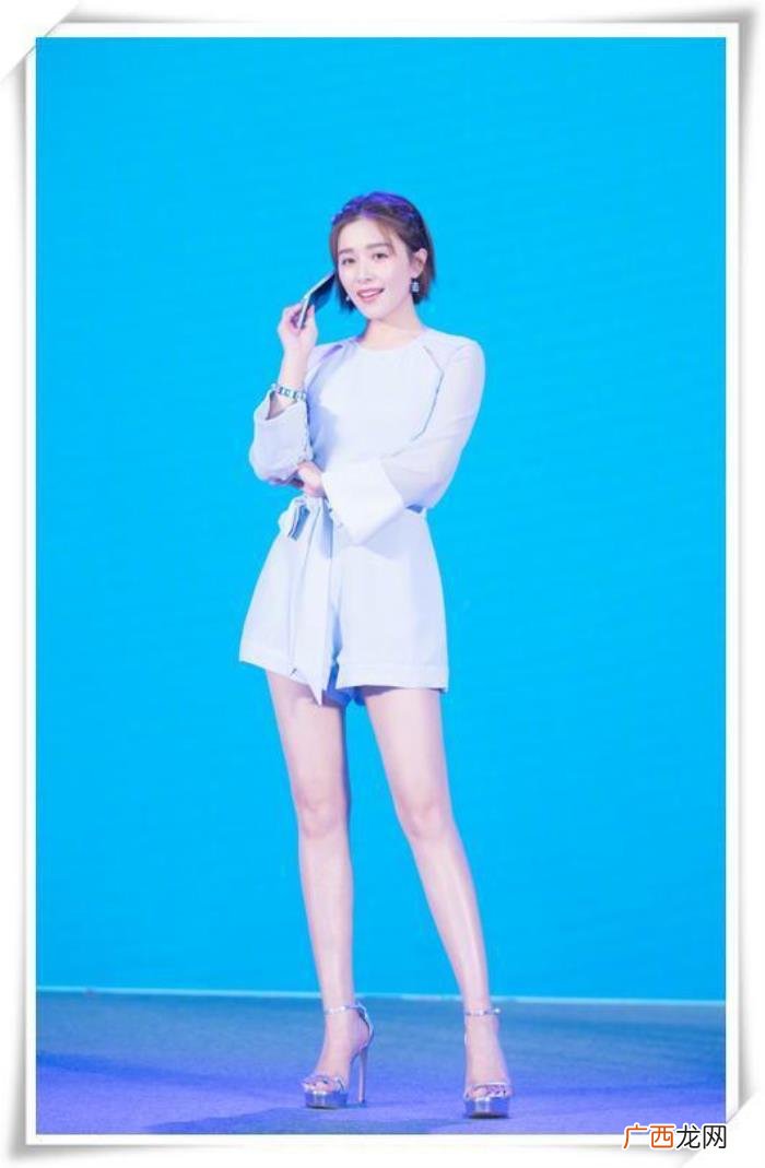 阚清子仙女，30岁阚清子用一款波波头发型搭配仙女裙