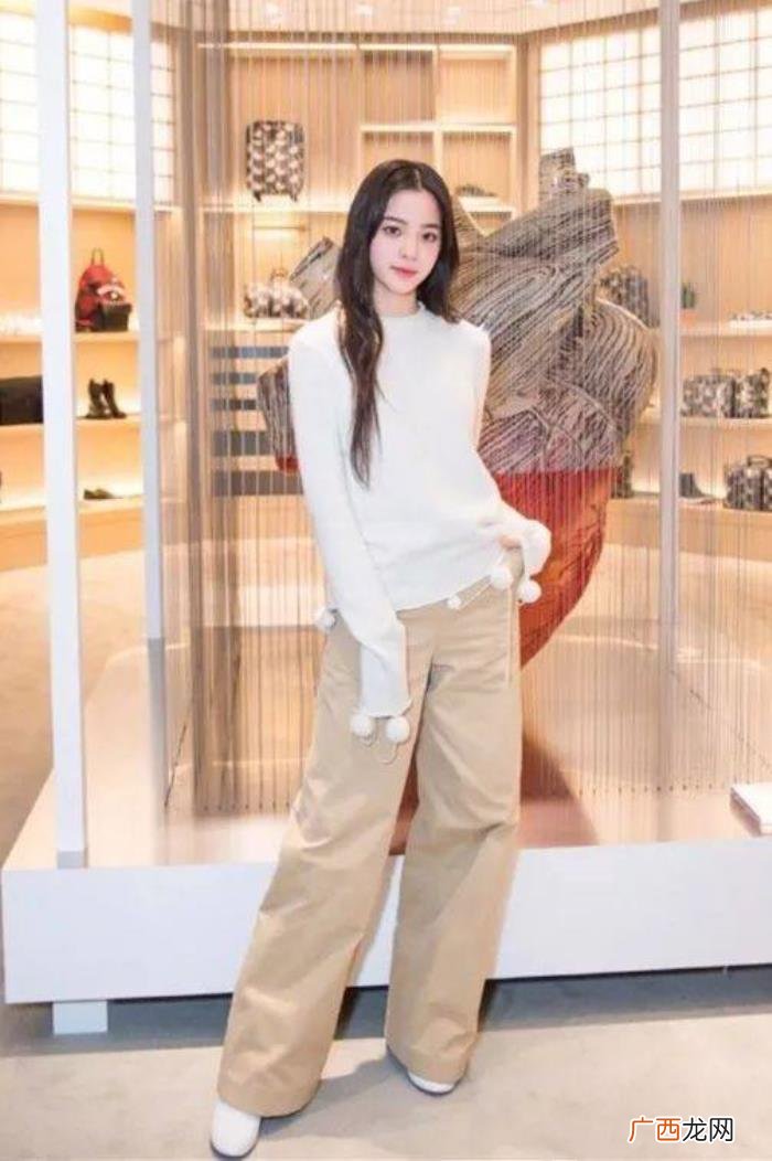 唐嫣和倪妮，看见唐嫣和倪妮穿阔腿裤搭毛衣这么美腻