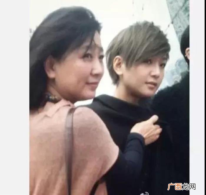 周笔畅鼻子，被杨幂号出喜脉的周笔畅又被亲妈怼鼻子像假的