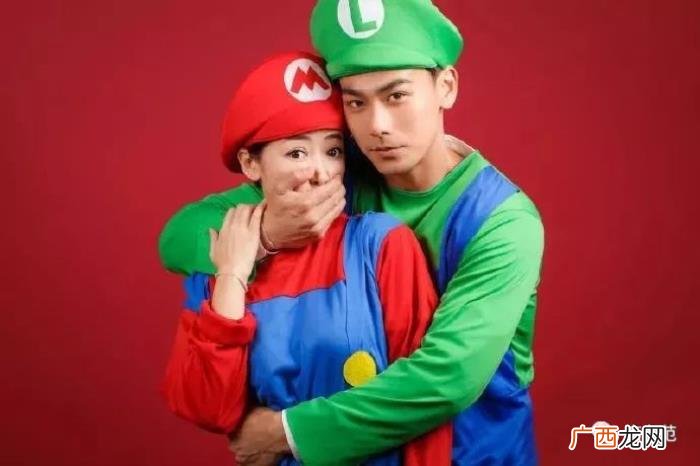 衬衫证件照，证件照却惨遭PS…明星结婚证件照画风哪家强
