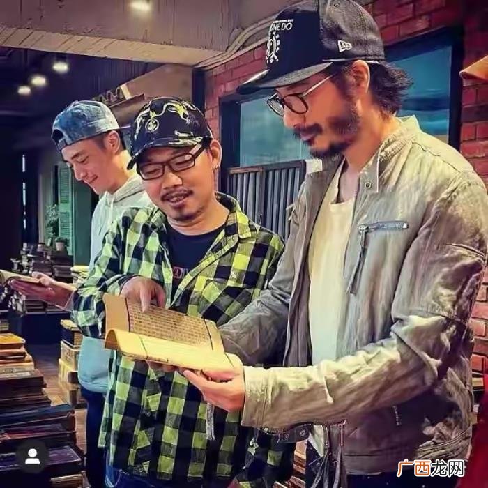 周杰伦发福，周杰伦发胖、王力宏满脸胡渣变大叔