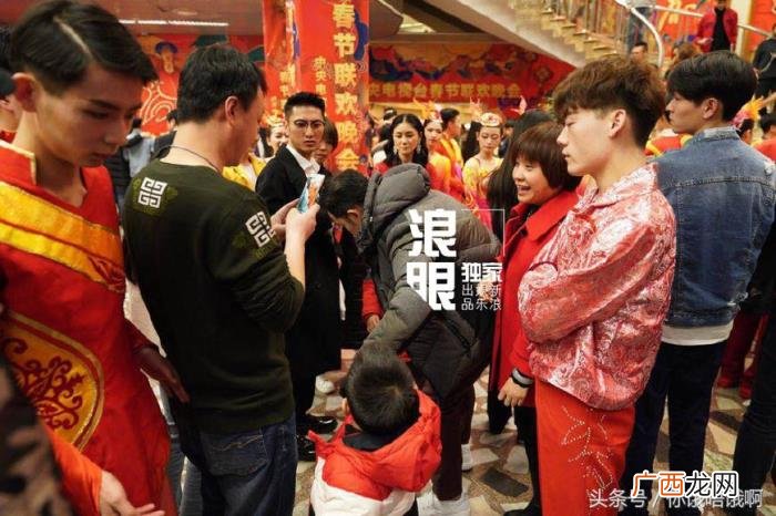 陈晓佟丽娅，陈晓佟丽娅郑恺周杰伦在后台状态大好