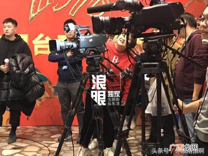 陈晓佟丽娅，陈晓佟丽娅郑恺周杰伦在后台状态大好