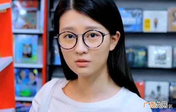 杨幂杨超越，杨幂的下半张脸不如杨超越这里长得好