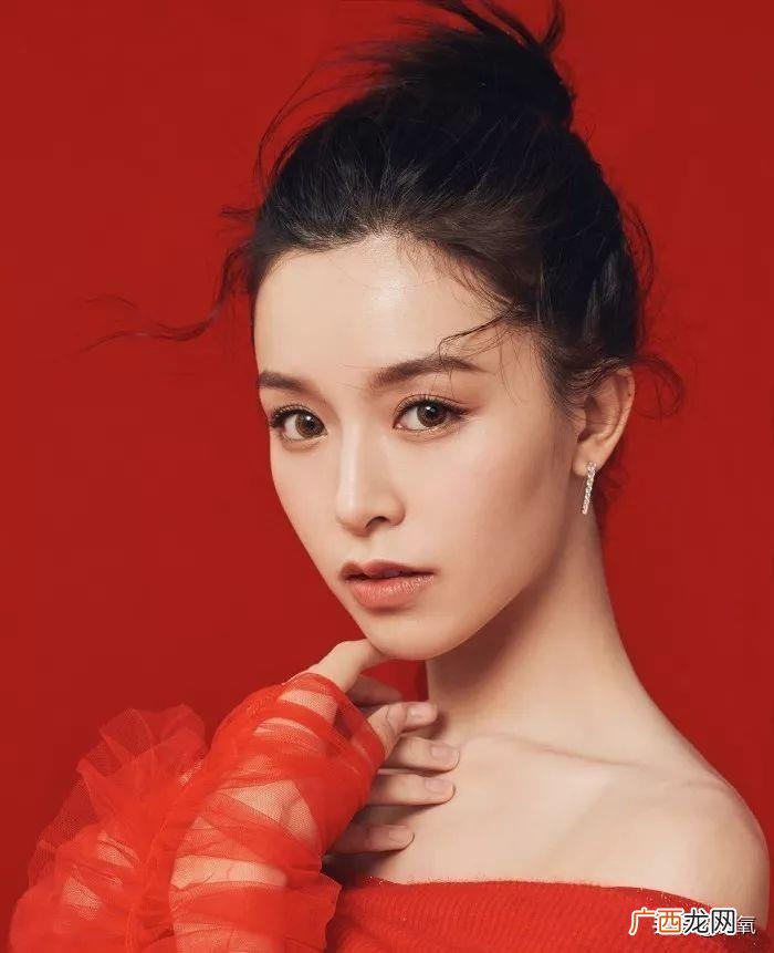 杨幂杨超越，杨幂的下半张脸不如杨超越这里长得好