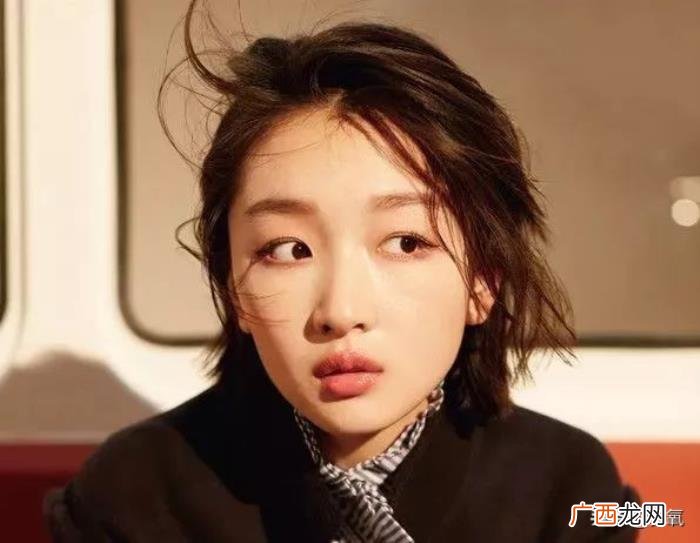 杨幂杨超越，杨幂的下半张脸不如杨超越这里长得好