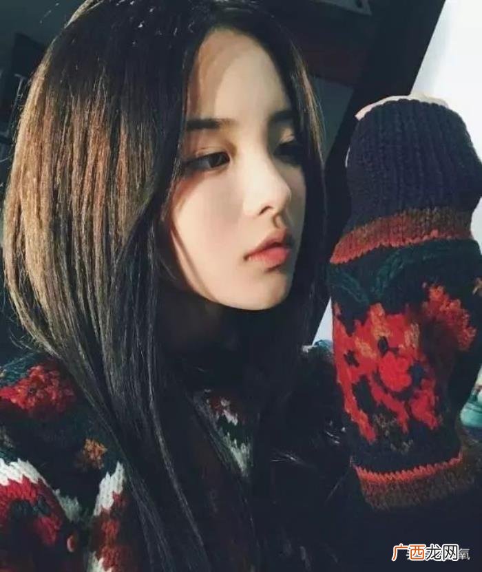 杨幂杨超越，杨幂的下半张脸不如杨超越这里长得好