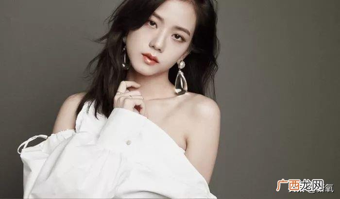 杨幂杨超越，杨幂的下半张脸不如杨超越这里长得好
