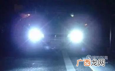 开车怎么正确运用灯光？
