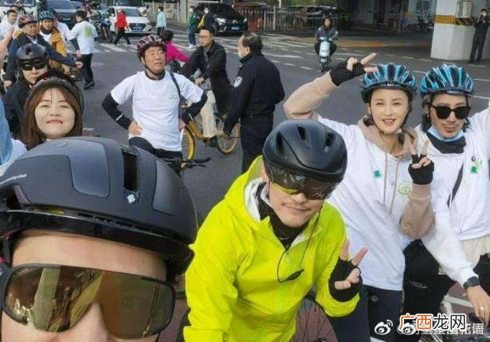 张歆艺袁弘，路人偶遇张歆艺和袁弘一起骑自行车