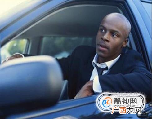男人开车过程中最容易出现的坏习惯有哪些?