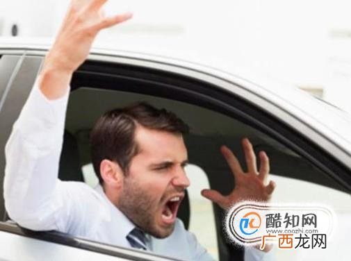 男人开车过程中最容易出现的坏习惯有哪些?