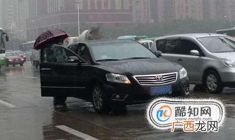 如何在下雨天考科目三