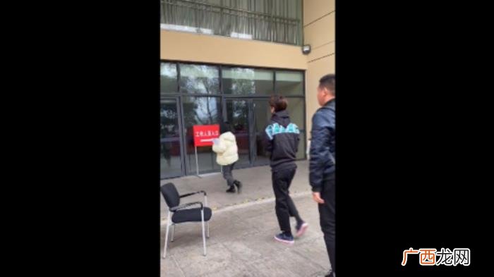 王一博奶膘，拥有独一无二奶膘的宝贝王一博上班