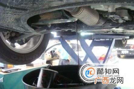 机油多久换一次 怎么判断机油该换了