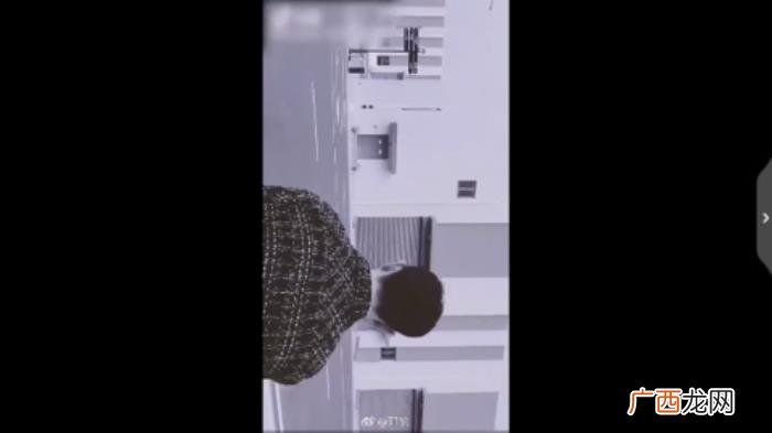 邓伦的笑容，邓伦更新街拍短片帅气笑容让人心空