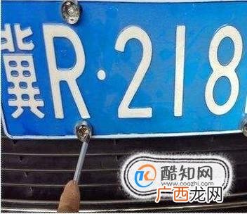 汽车牌照污损怎样换新？