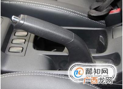 手刹、脚刹和电子驻车有什么区别？