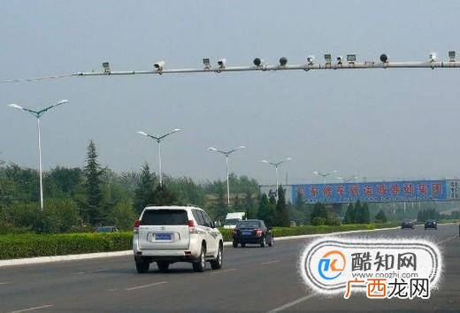 哪些路面易导致车轮打滑?