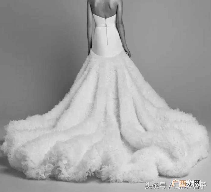 唐嫣结婚照，唐嫣的结婚照竟然给我们种了无数的草
