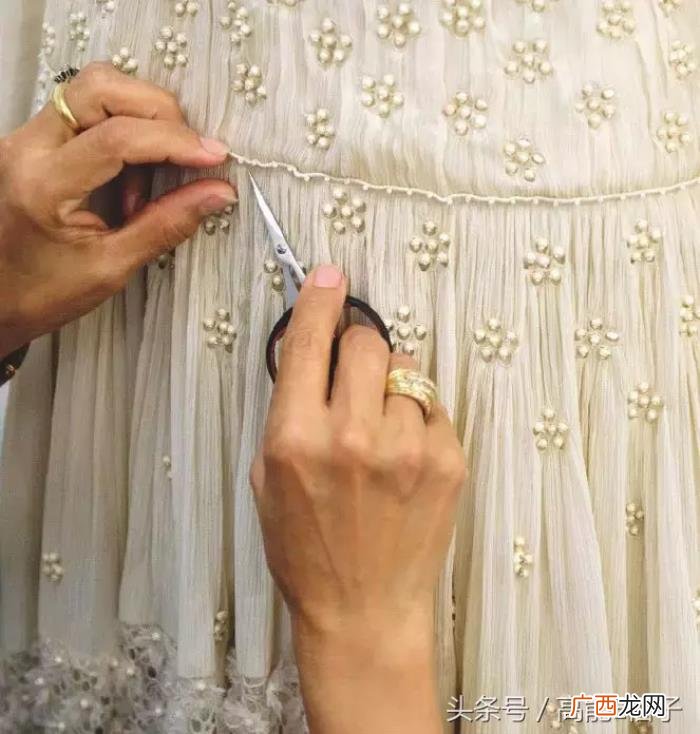 唐嫣结婚照，唐嫣的结婚照竟然给我们种了无数的草
