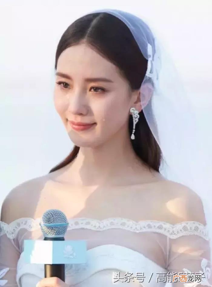 唐嫣结婚照，唐嫣的结婚照竟然给我们种了无数的草