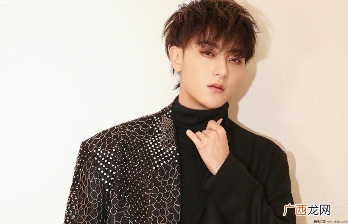 黄子韬手表，看看黄子韬李宇春在节目中的腕表时尚