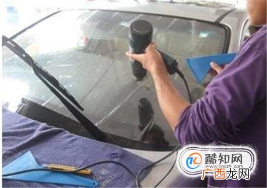 汽车玻璃刮花了怎么办