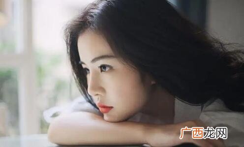 当一个女生喜欢一个男生的表现是什么？