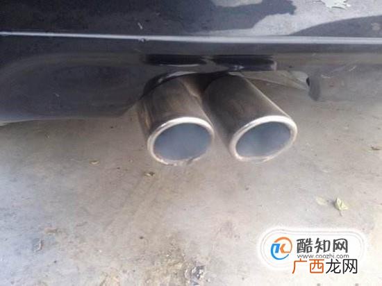 汽车发动机排气管冒蓝烟是怎么回事