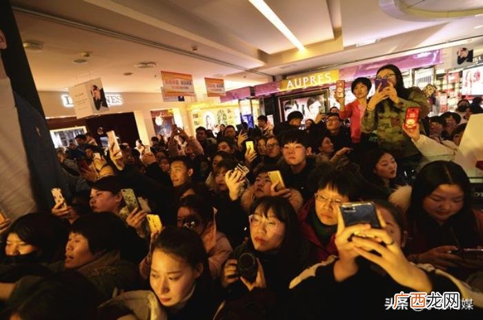 张彬彬生日，张彬彬生日当天携手TSL谢瑞麟河北承德做一日店长