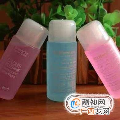 汽车年检贴怎么去除