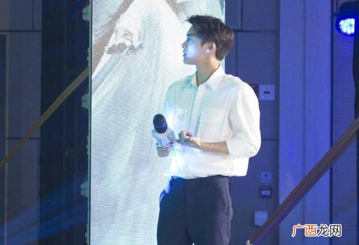 李易峰低调，李易峰低调数月后与徐峥聚会到深夜