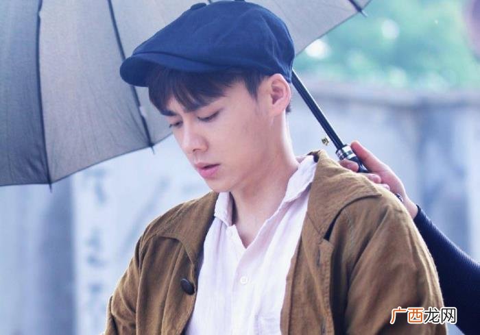 李易峰低调，李易峰低调数月后与徐峥聚会到深夜