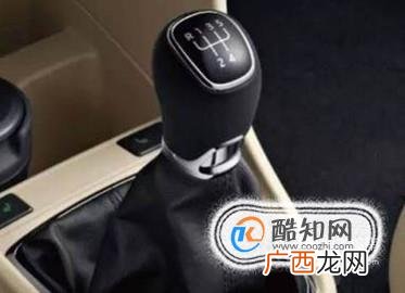 停车熄火后，挂一挡和空挡有什么区别？