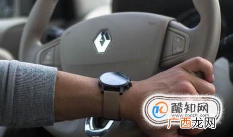 打方向盘的正确方法