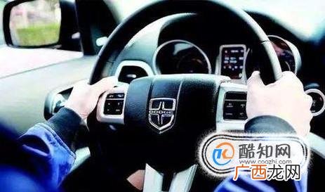 打方向盘的正确方法