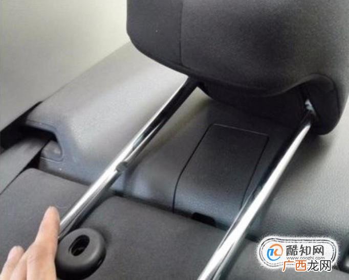 汽车的头枕怎么拆卸