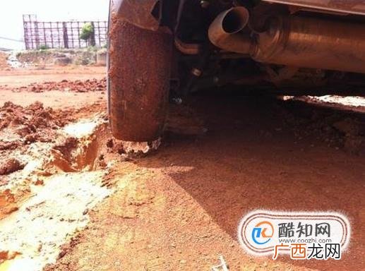 车轮陷入泥潭怎么办