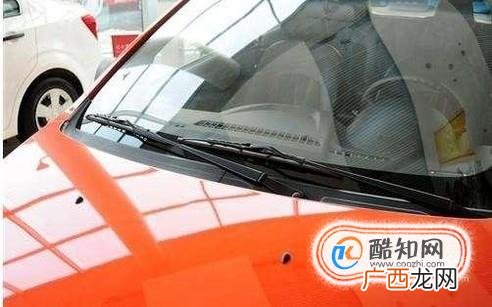 汽车雨刮喷水头位置不准怎么调节？