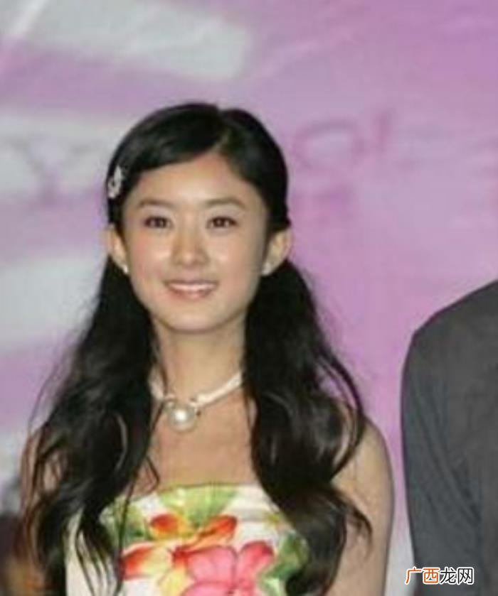 杨幂出道照，杨幂刚出道时和曾轶可长得如出一辙