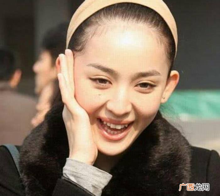 杨幂出道照，杨幂刚出道时和曾轶可长得如出一辙