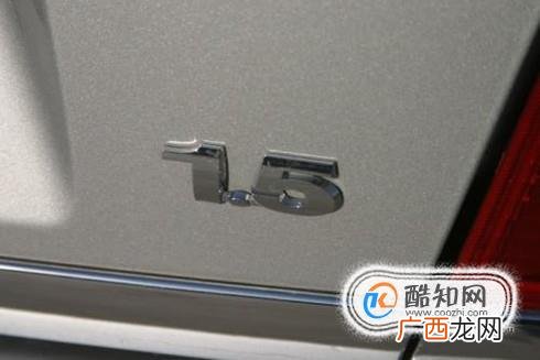 如何不伤漆去除汽车尾部型号、排量等标志？