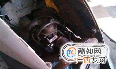 教大家如何换踏板摩托车火嘴