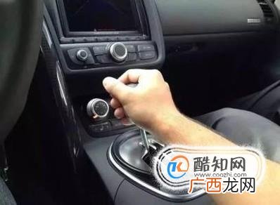新手开车怎样避免熄火？