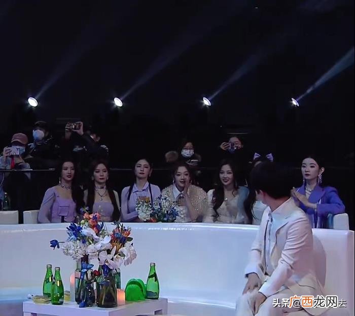 周深演唱会，周深第一场演唱会希林娜依高就在场