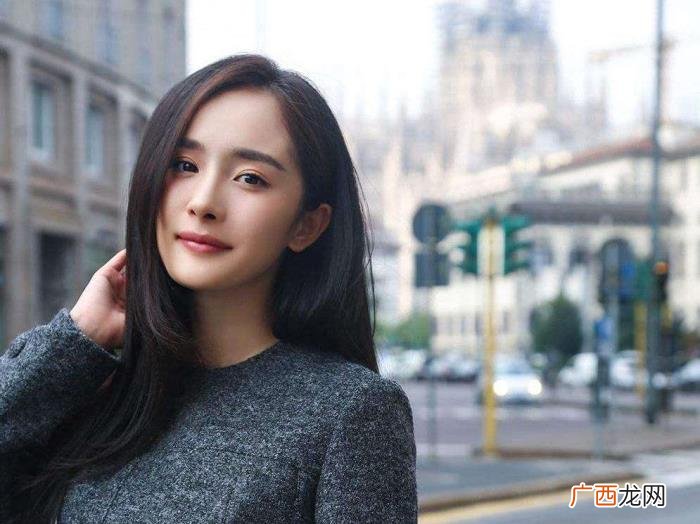 周笔畅访谈，周笔畅访谈中自曝流量主要靠蹭杨幂