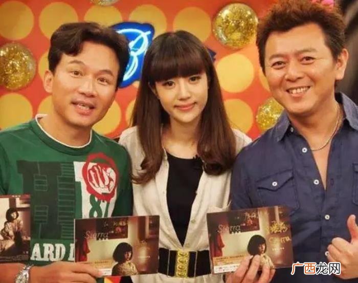 唐嫣李溪芮，李溪芮也曾留过像唐嫣一样厚重的齐刘海