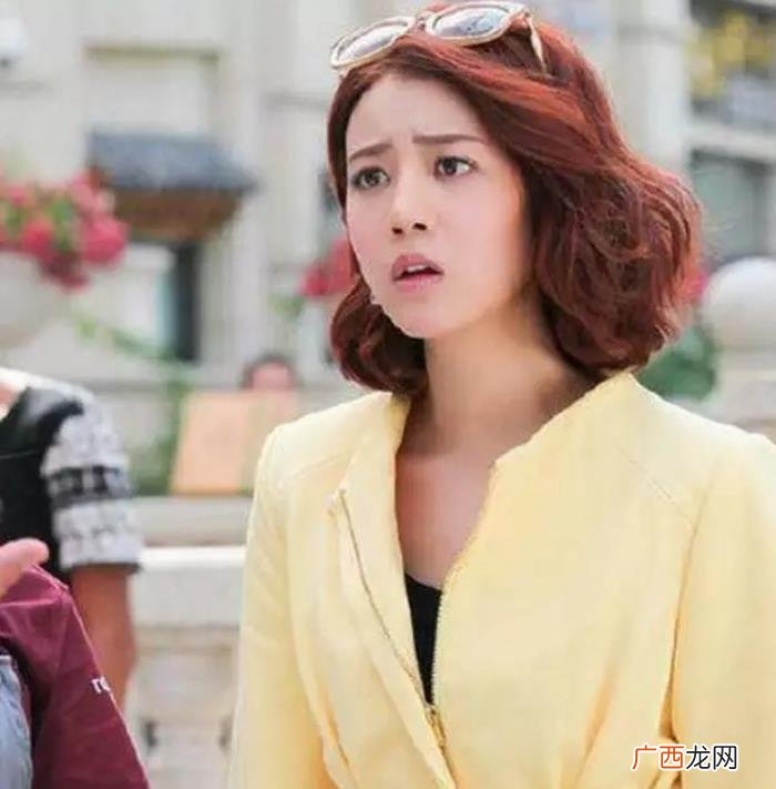 唐嫣李溪芮，李溪芮也曾留过像唐嫣一样厚重的齐刘海